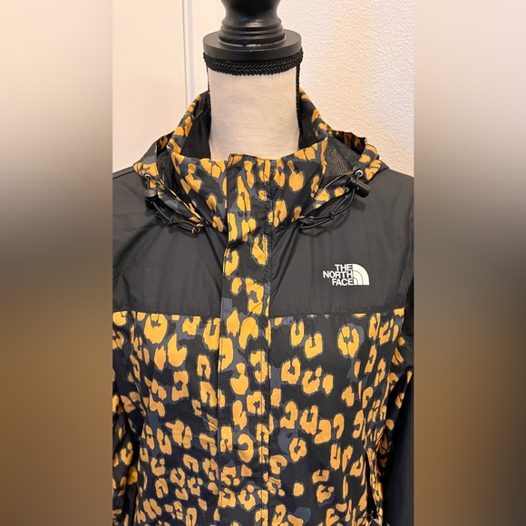 $55 firm New with tag North face hydren wind wall jacket size M in yellow/black - Picture 2 of 15